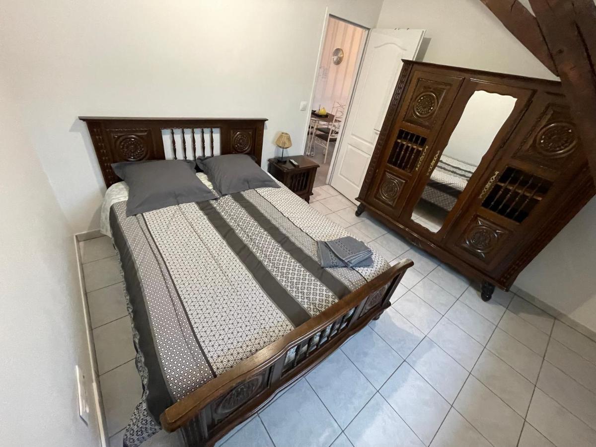 Appartement Avec Parking Gratuit Et Wifi Vierzon Exterior photo