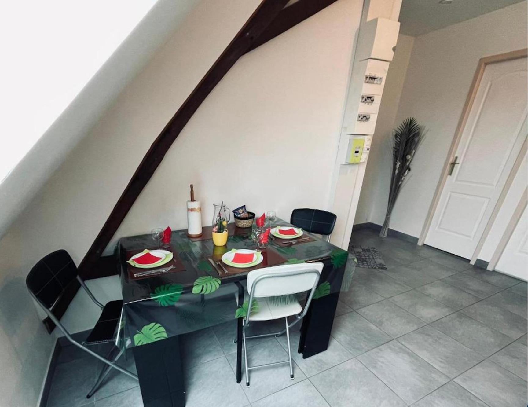 Appartement Avec Parking Gratuit Et Wifi Vierzon Exterior photo